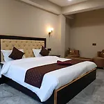 The Moon Retreat