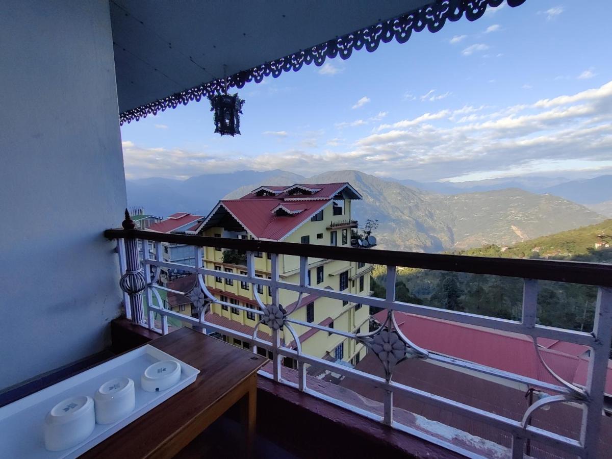 Sudarshan Hotel *