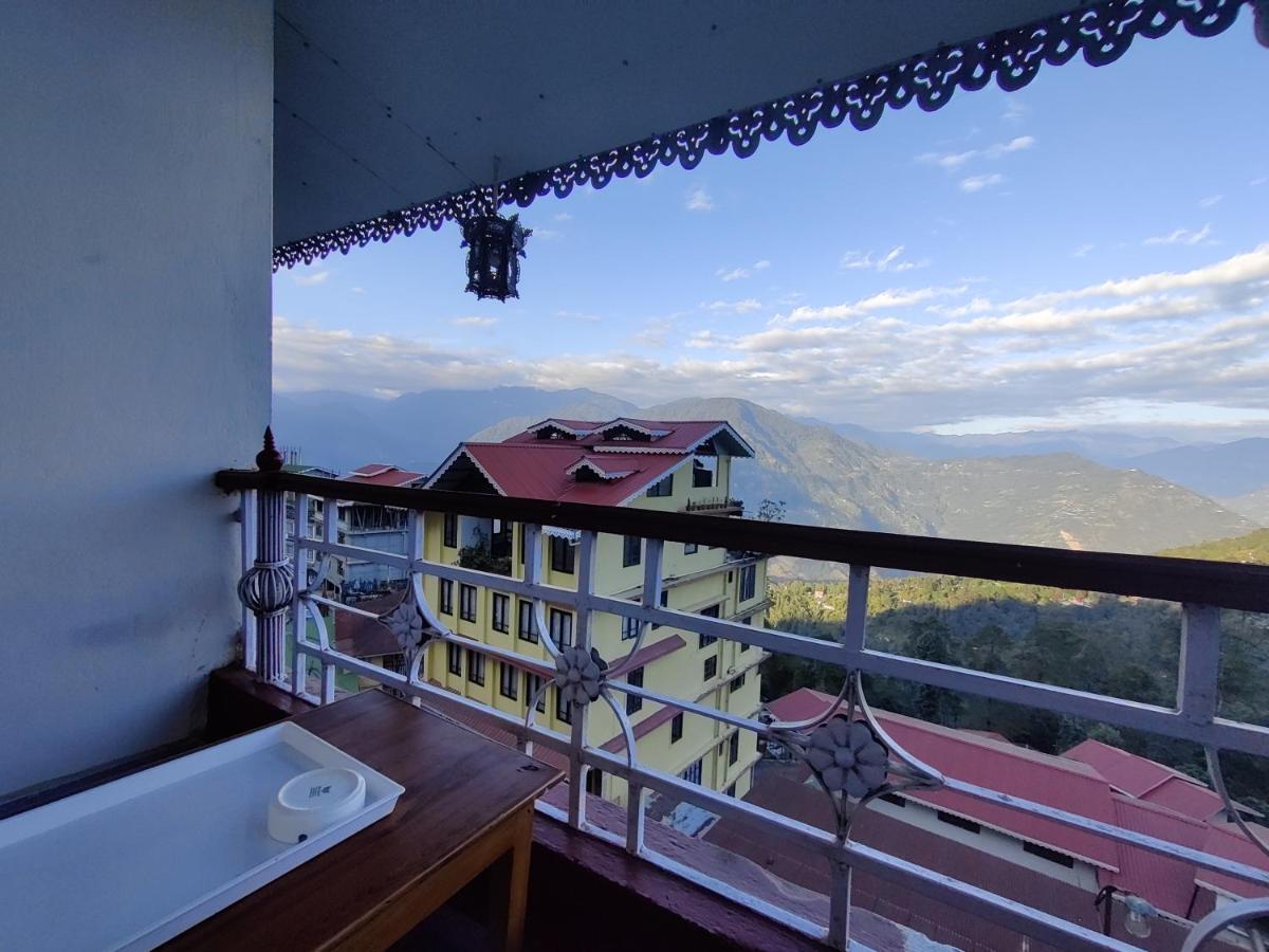 Sudarshan Pelling
