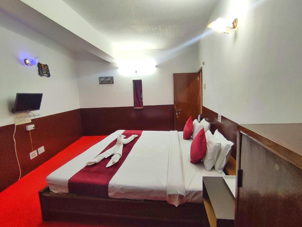 Sudarshan Hotel *