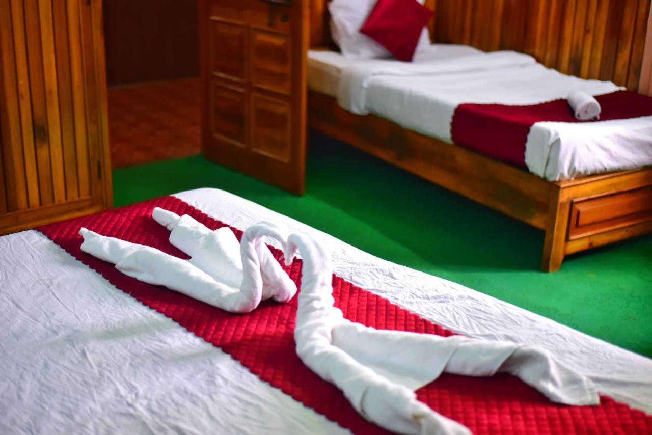 Sudarshan Hotel *