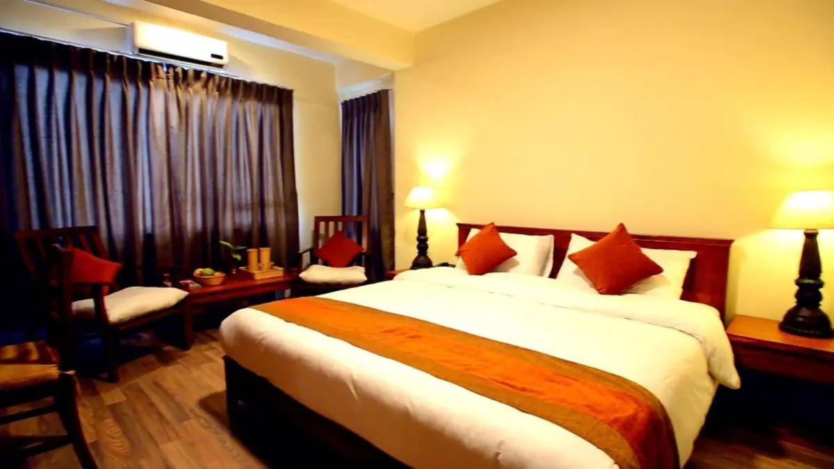 Golden Sunrise & Hotel Pelling