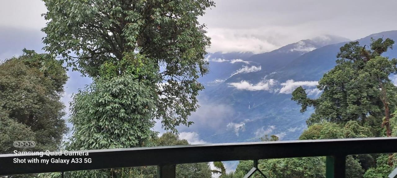 The Elgin Mount Pandim - Heritage & Pelling