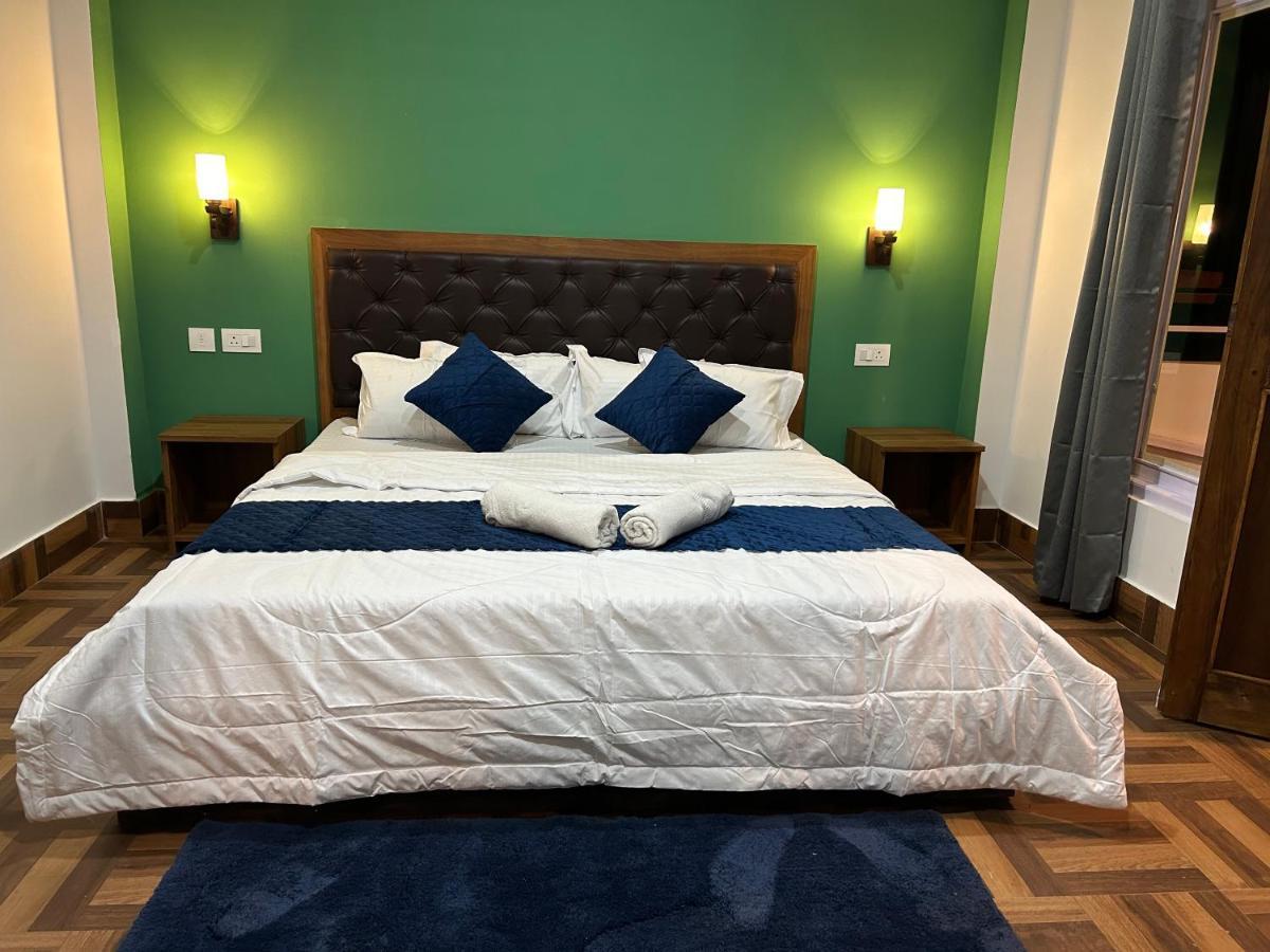 Disha Silver Peak 3*