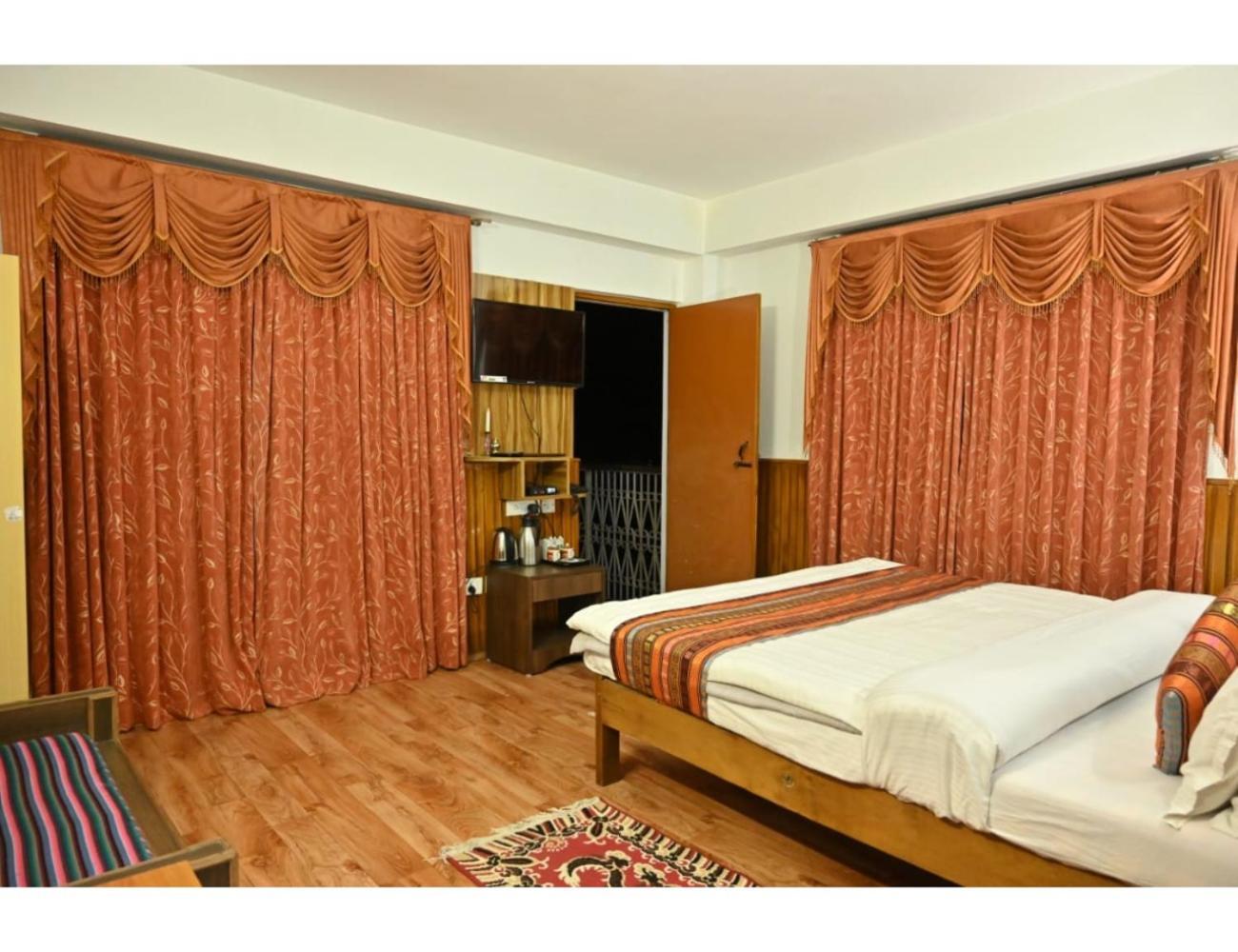 Pemaling Residency, * Pelling
