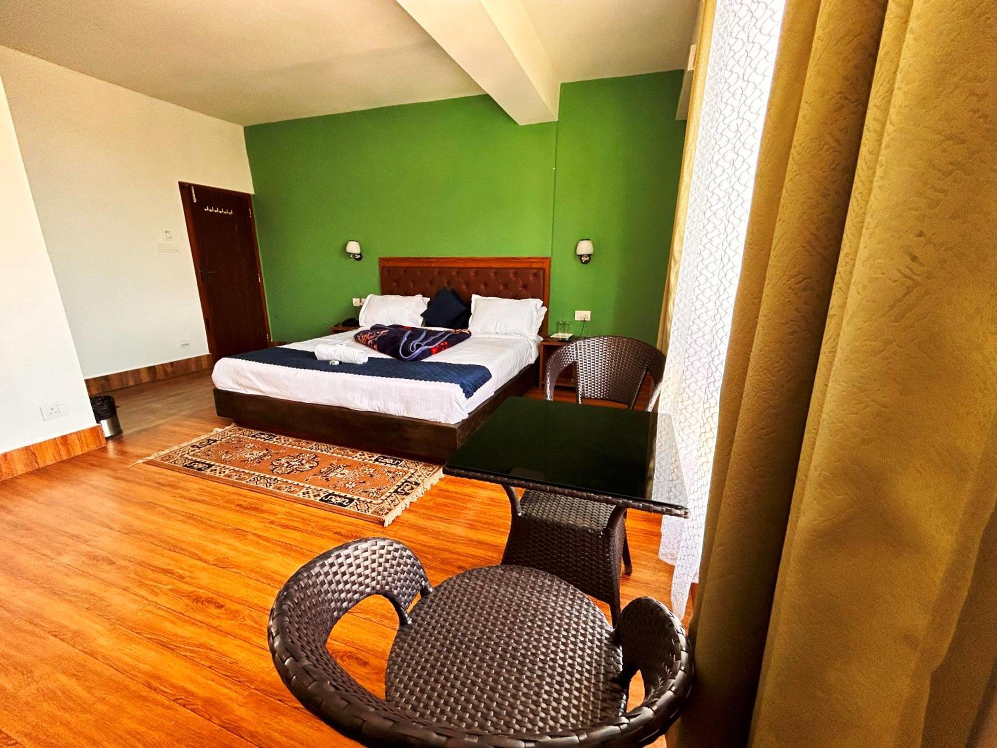 Hotel Disha Silver Peak
