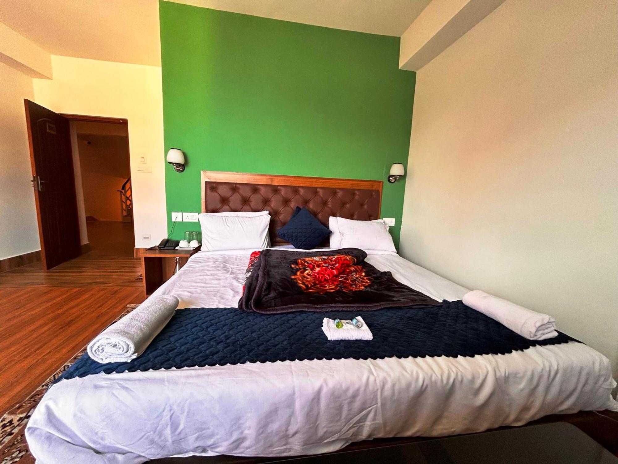 Disha Silver Peak Hotel 3*