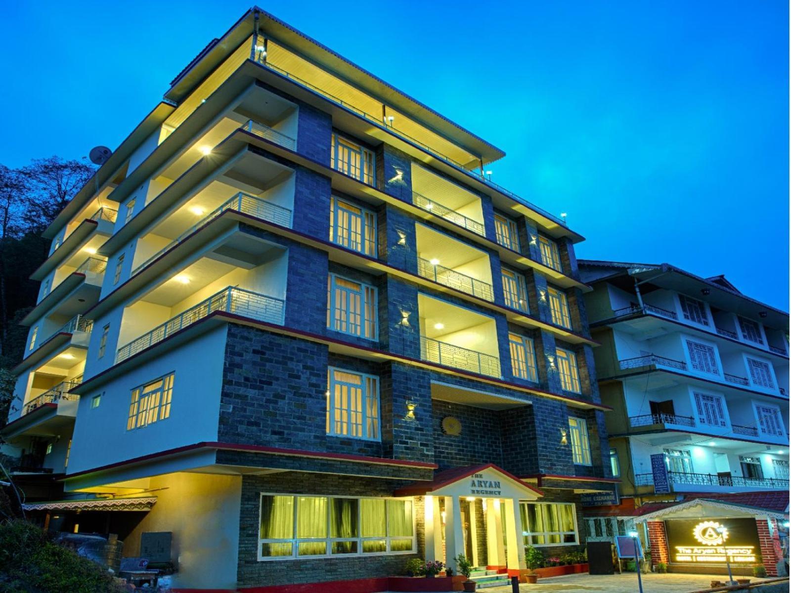 Hotel The Aryan Regency 4*