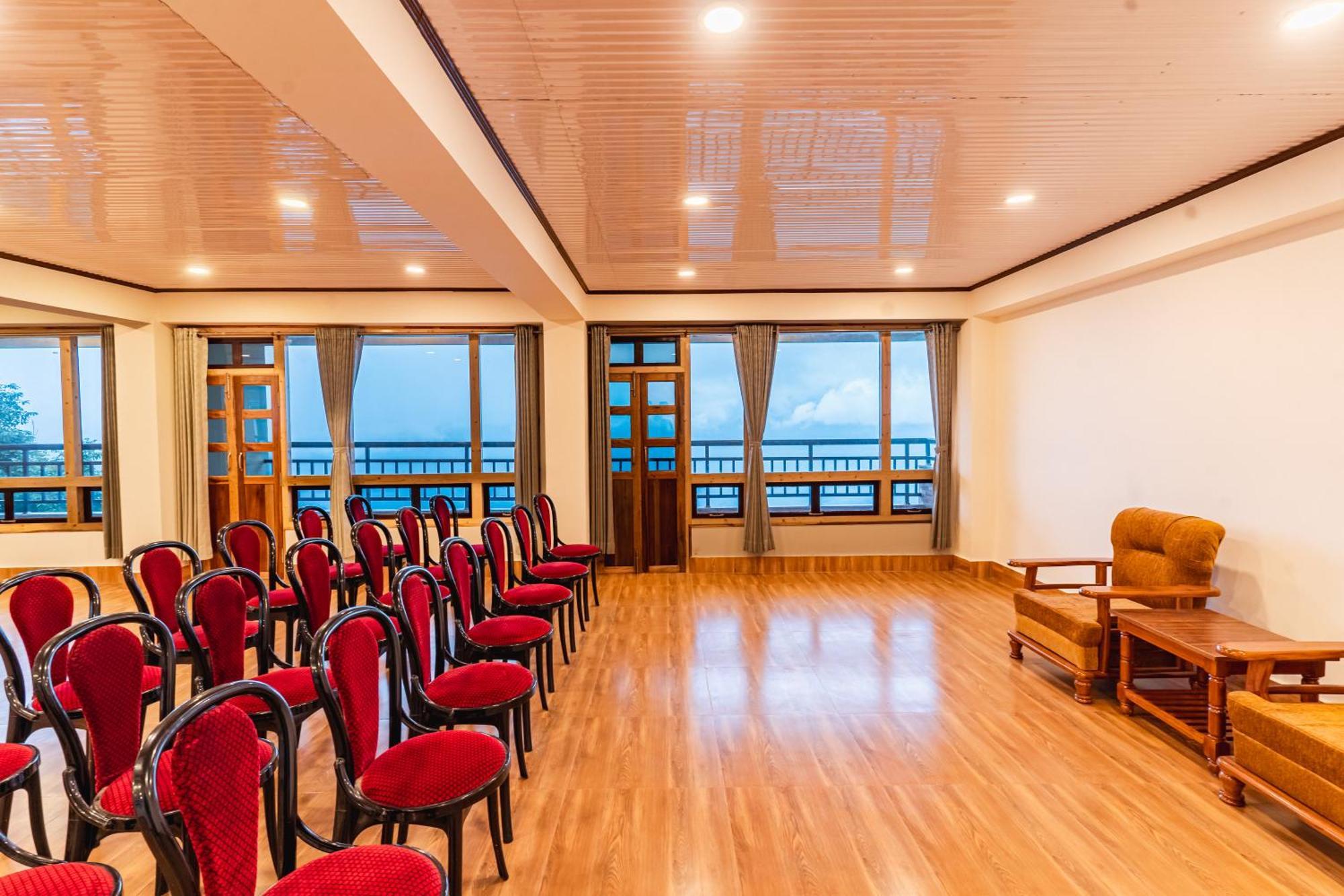 The Golden Retreat In 3* Pelling