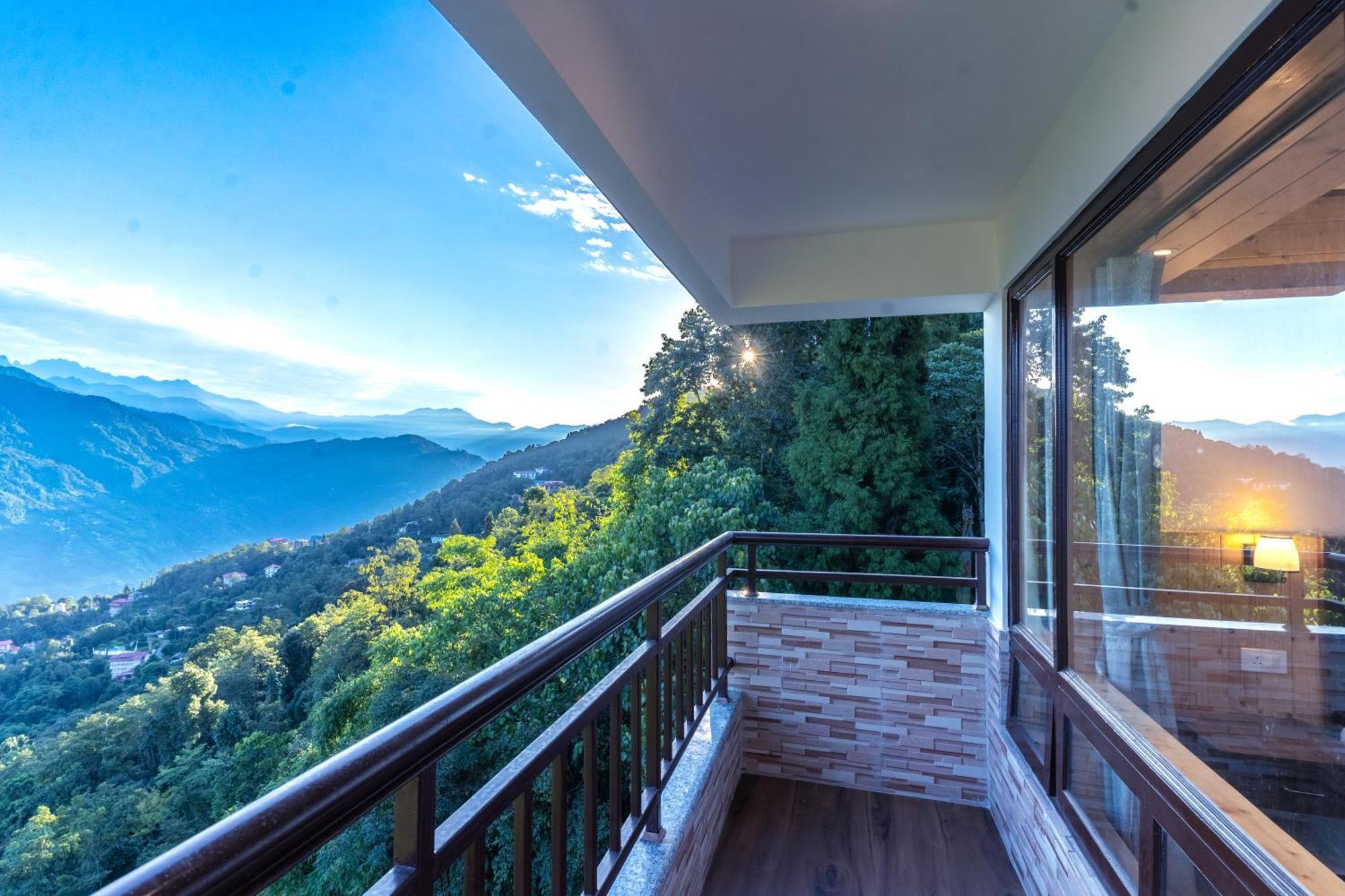 The Golden Retreat In Hotel