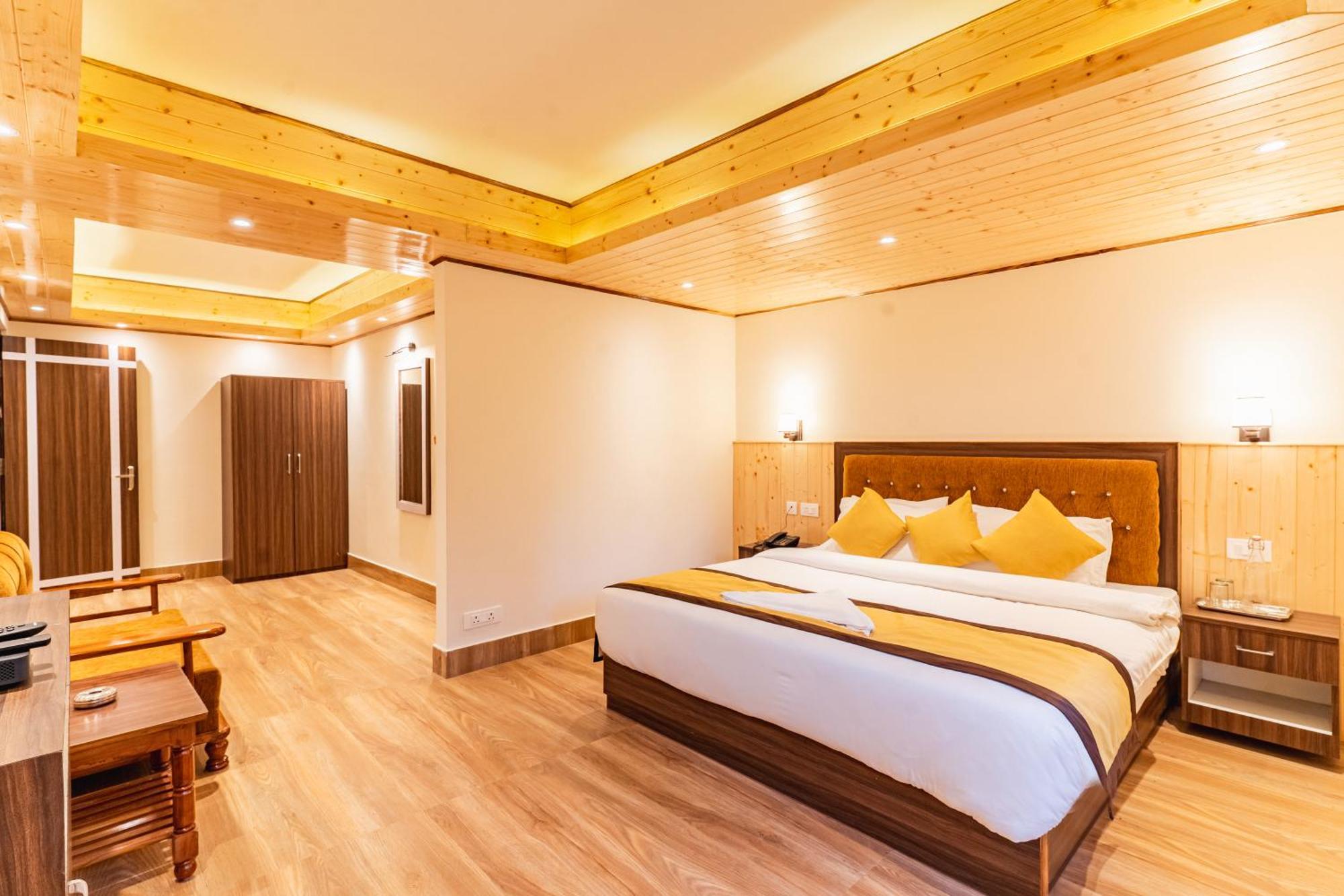 The Golden Retreat In 3*