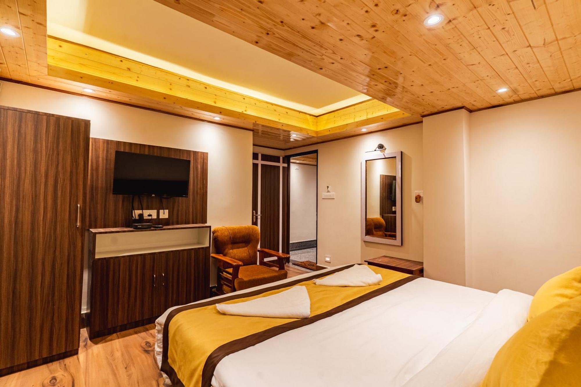 The Golden Retreat In Hotel