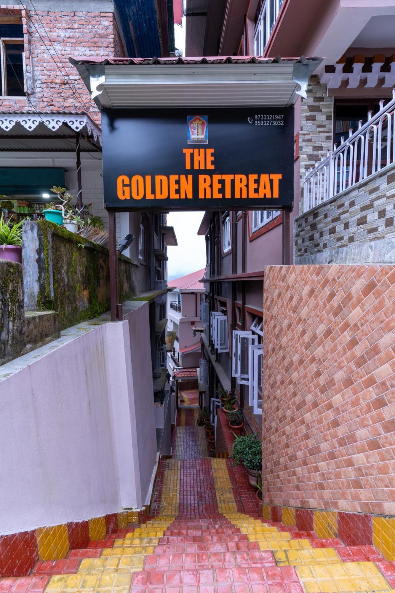 The Golden Retreat In Hotel Pelling