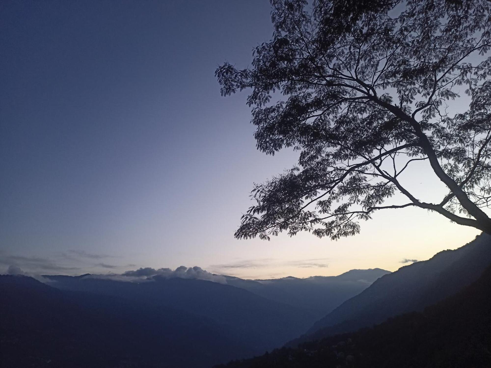 Lamchanay & Pelling