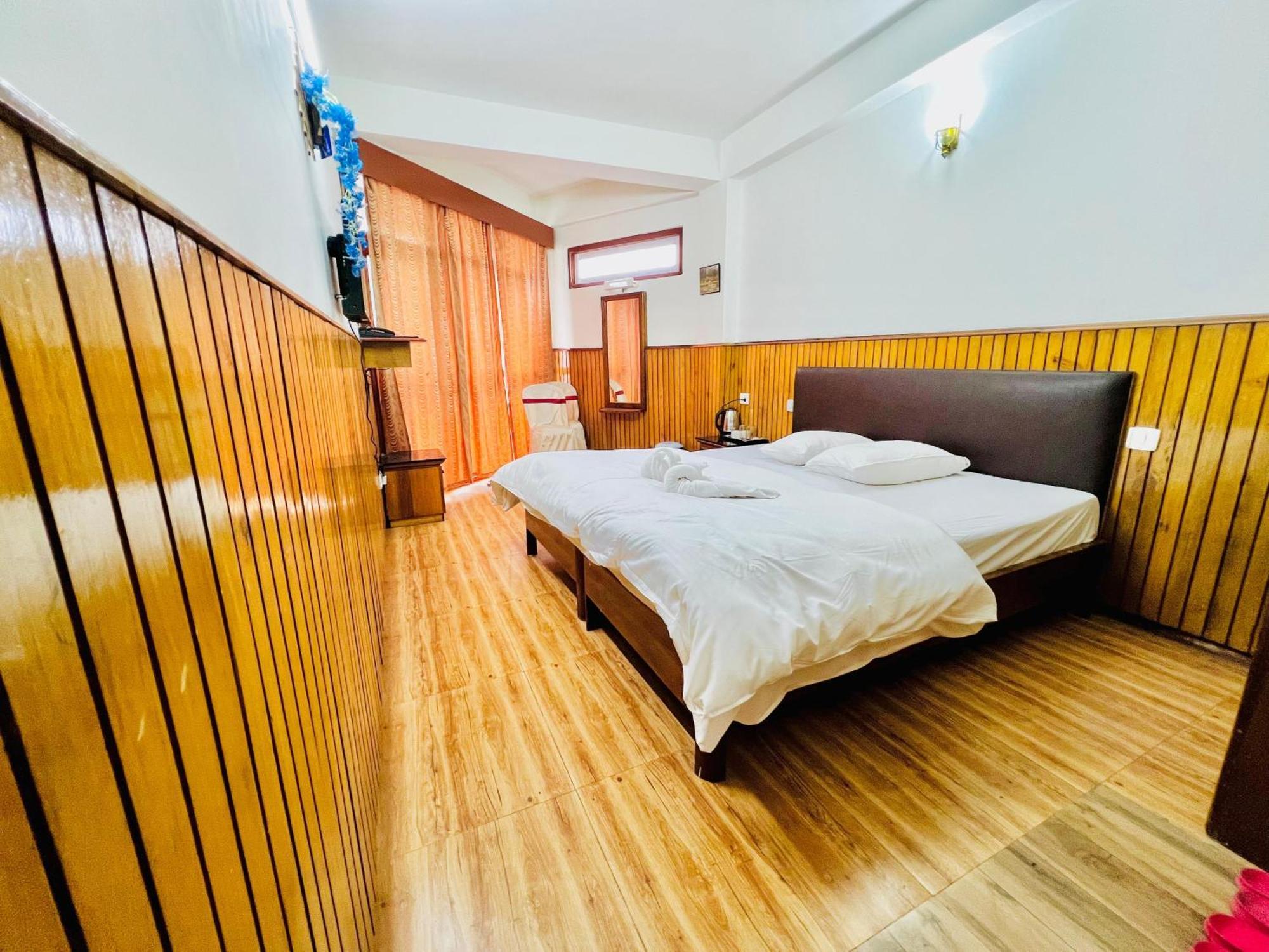Tashi Gyal Tsen Hotel 3*