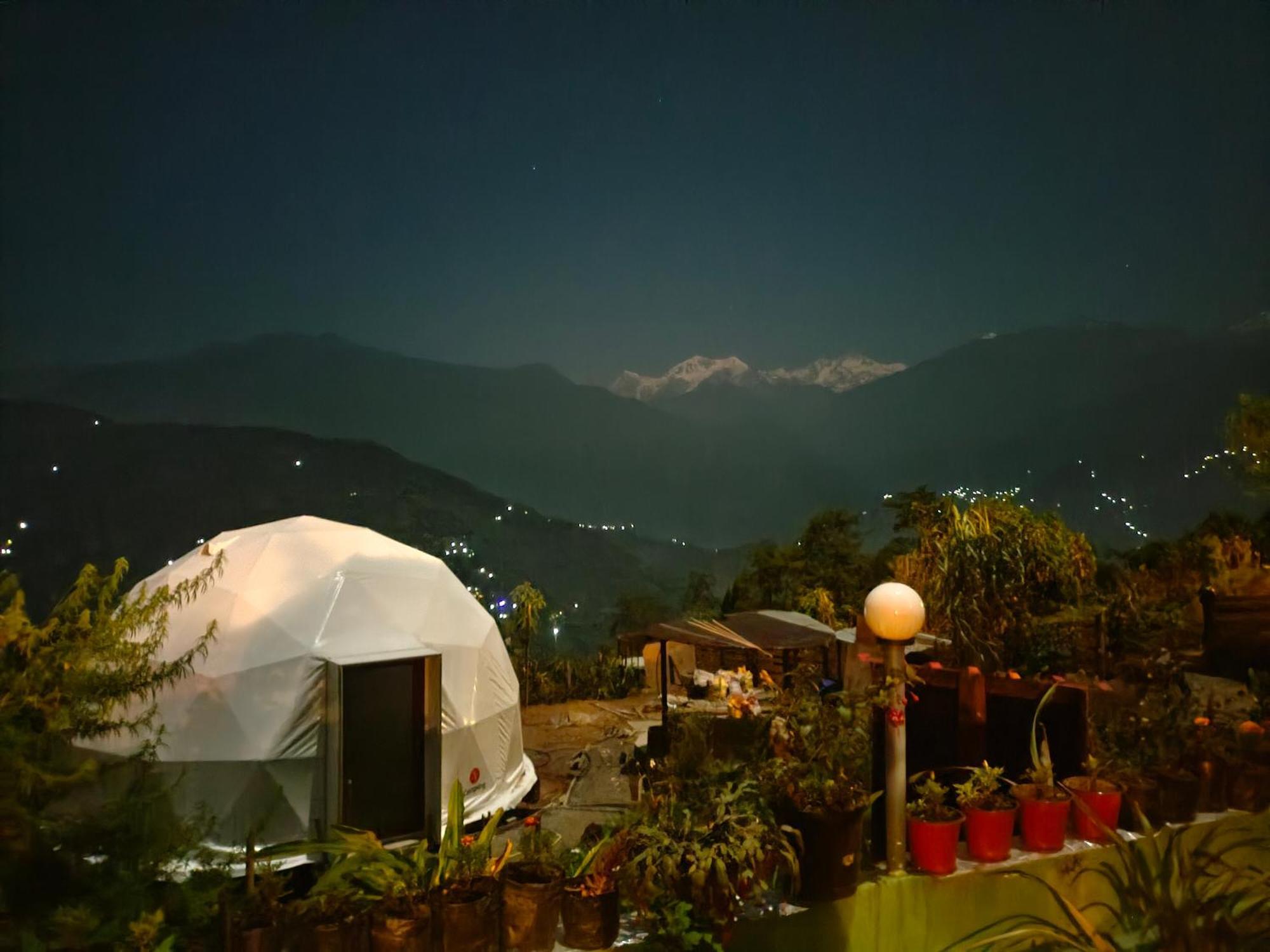 Wake In Himalayas * Pelling