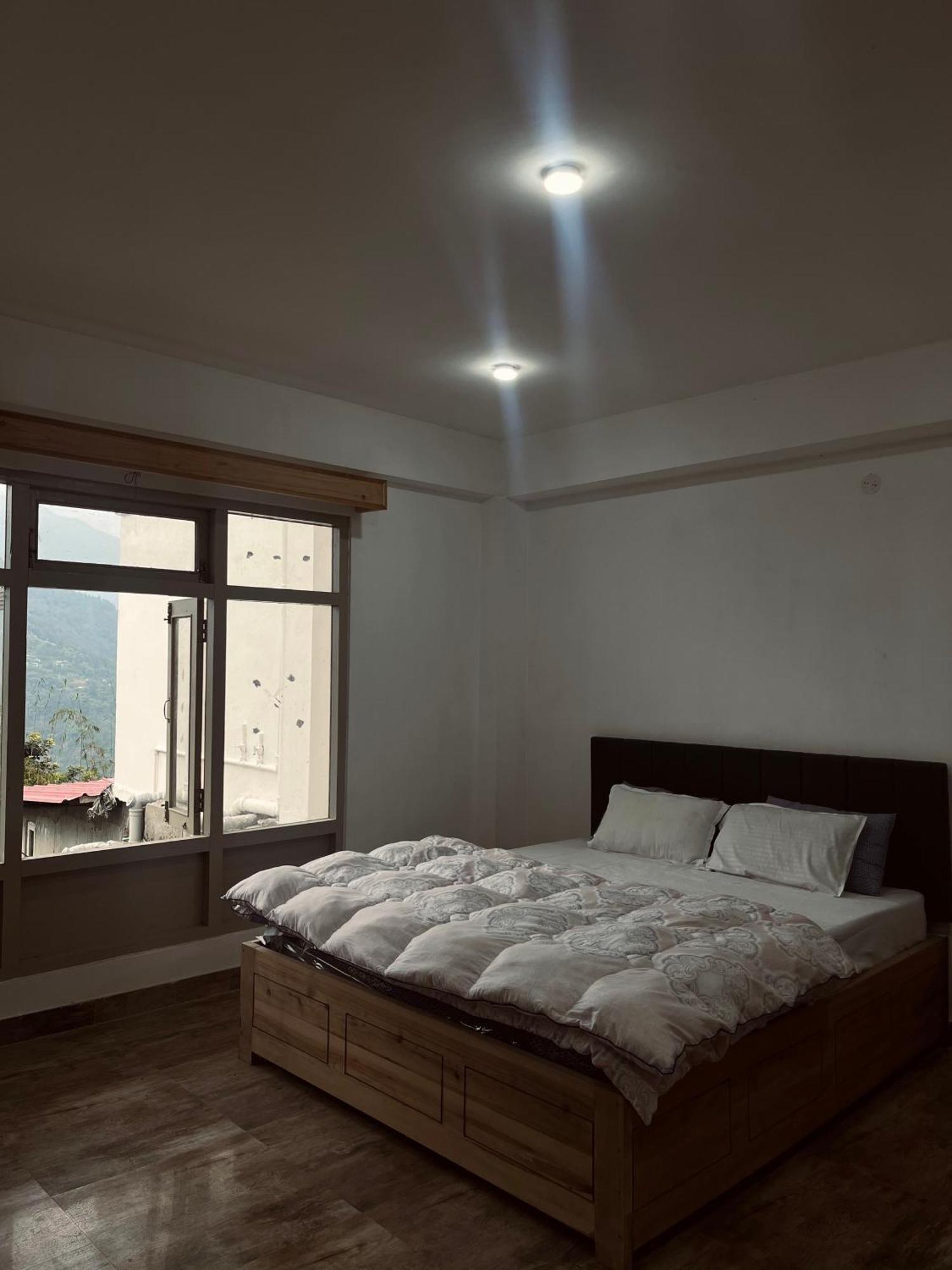 The Singyang Village Estate * Pelling
