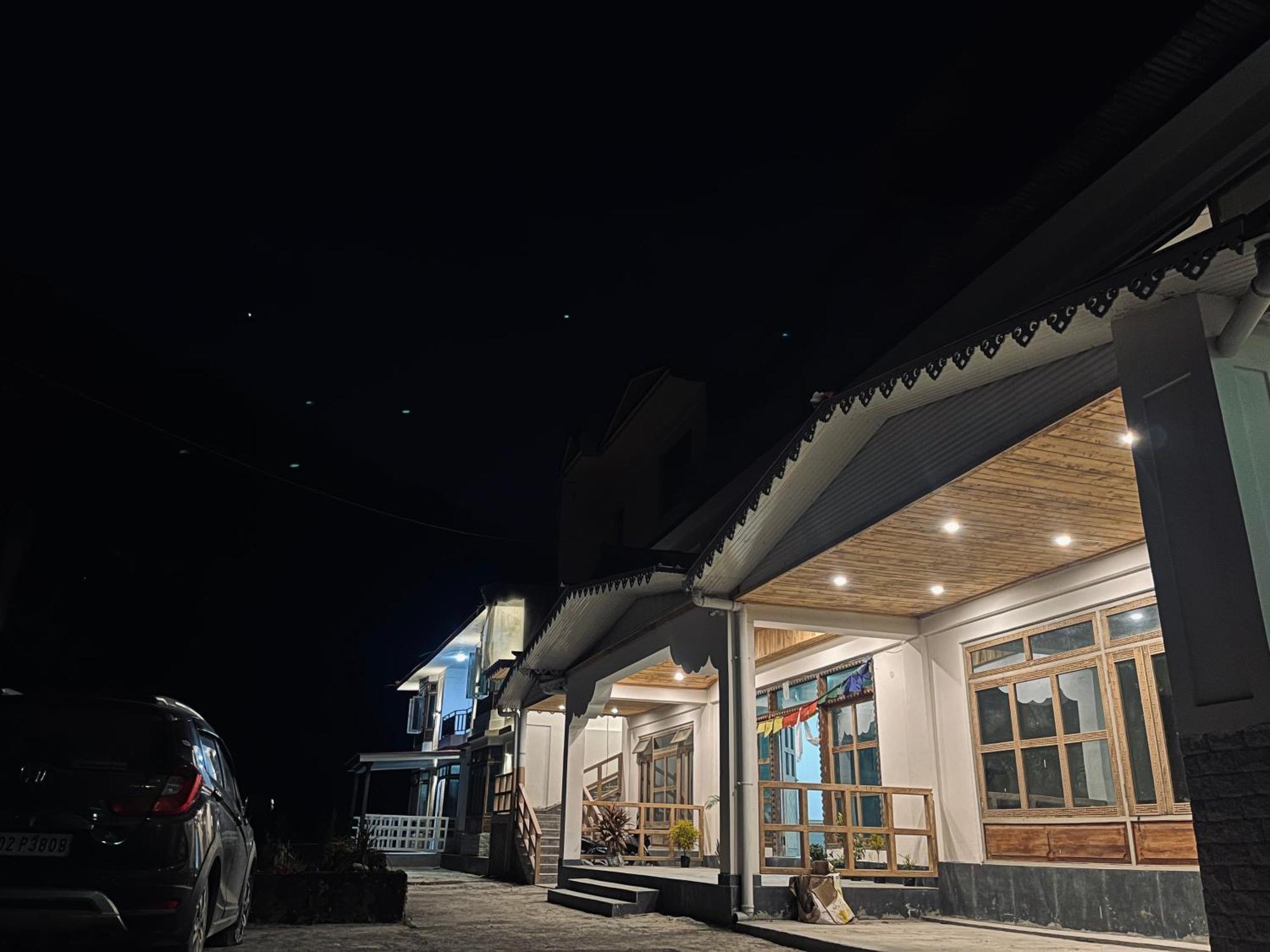 The Singyang Village Estate Hotel *