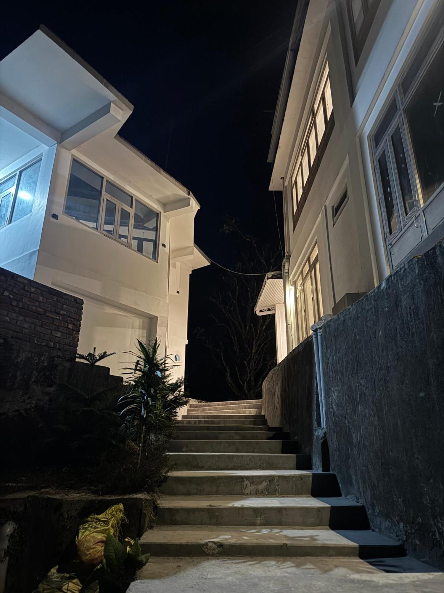 The Singyang Village Estate * Pelling