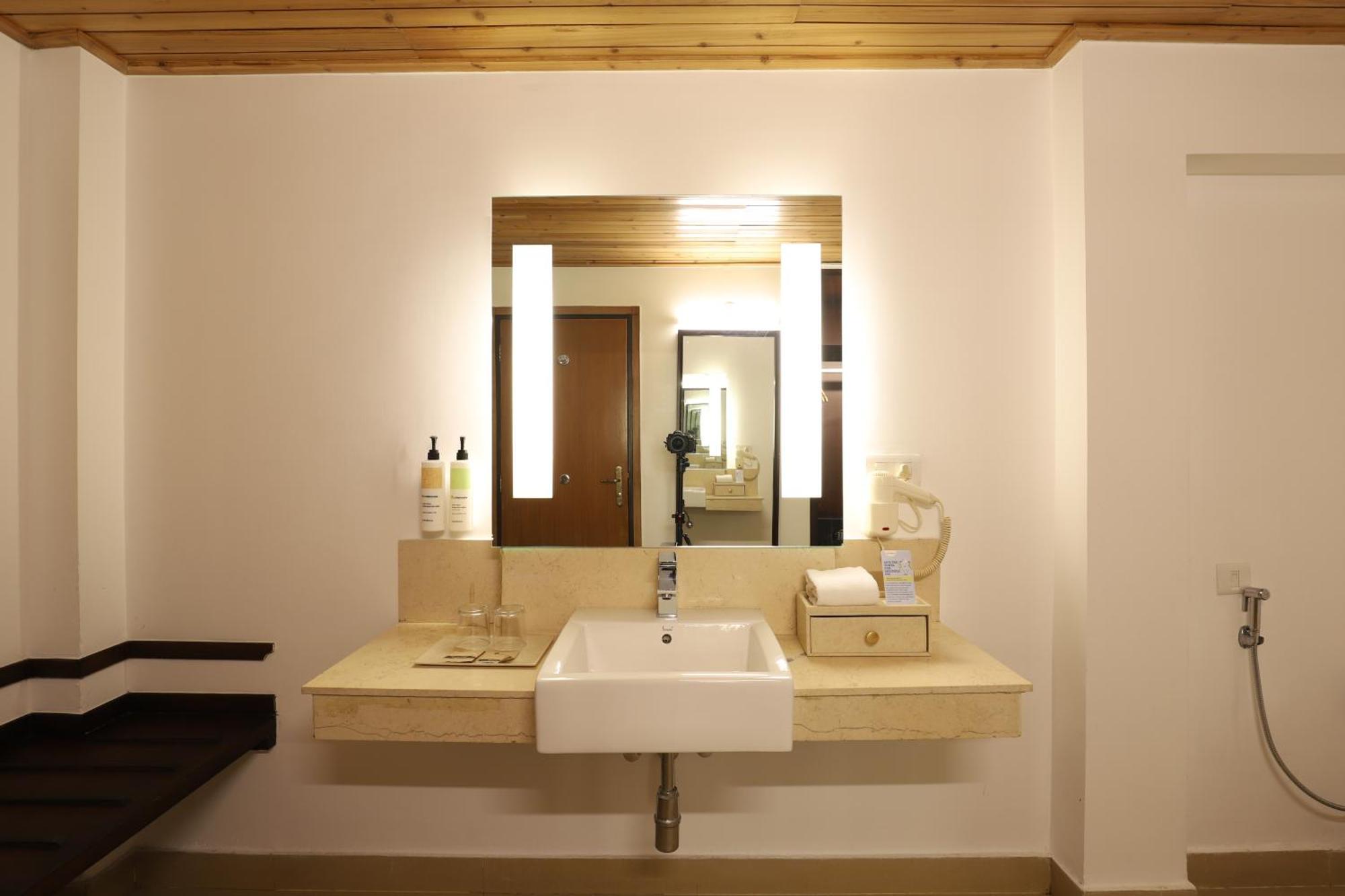 The Chumbi Mountain Retreat & Resort 4*
