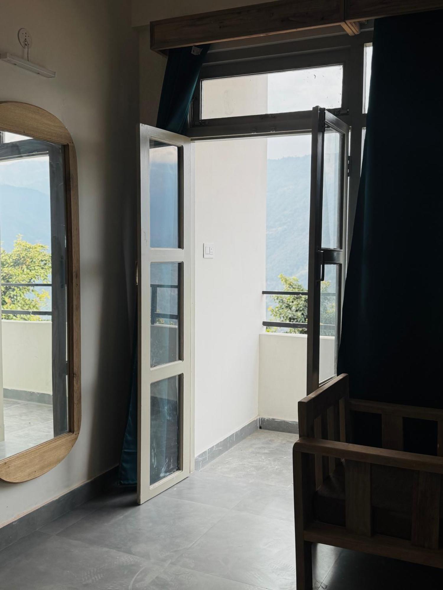 The Singyang Village Estate * Pelling