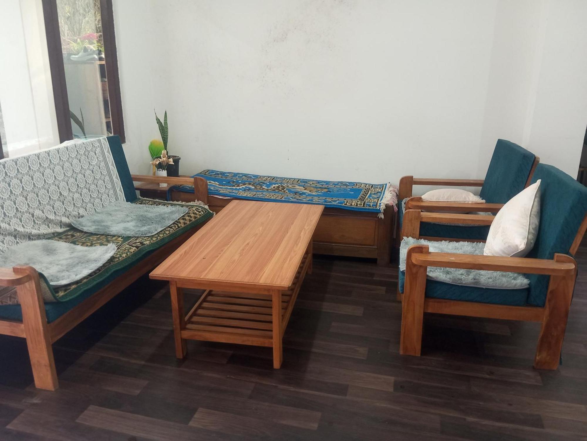 Valley View Hostel *