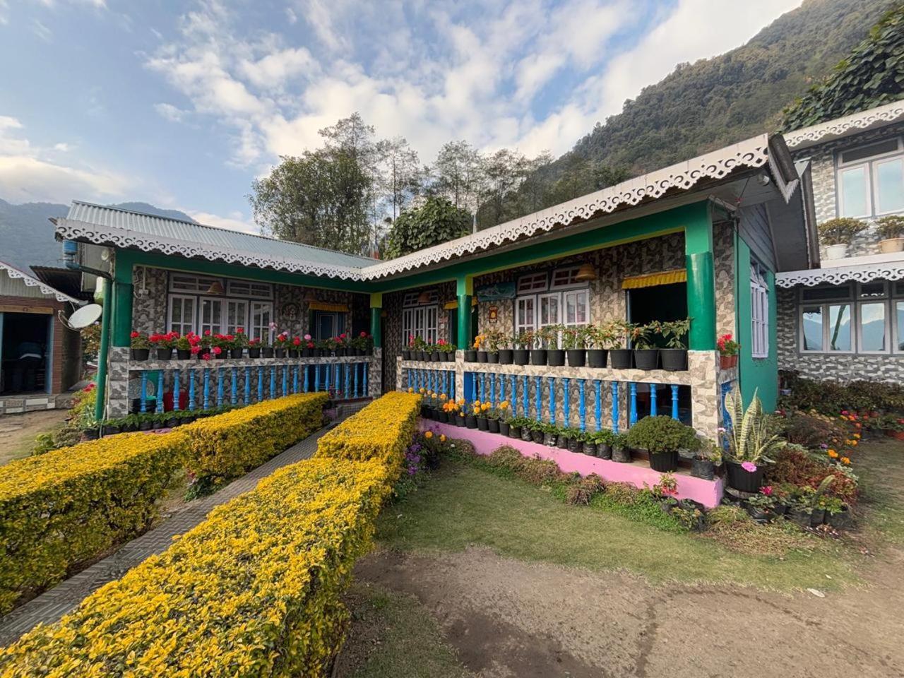 Odyssey Yuksom Bed & Breakfast Pelling