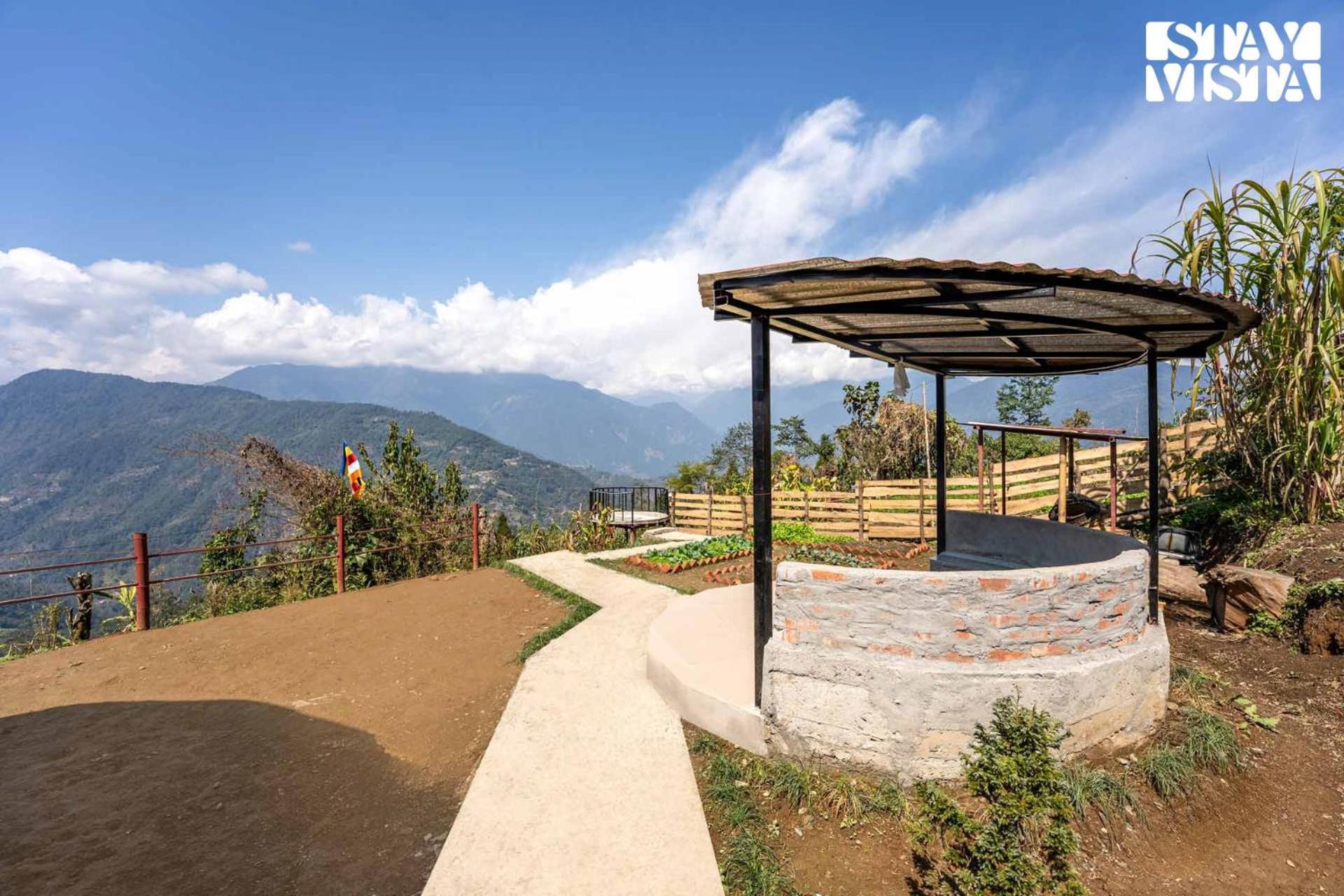 Stayvista At The Stargazer With Mountain Views, Bonfire, Lawn * Pelling
