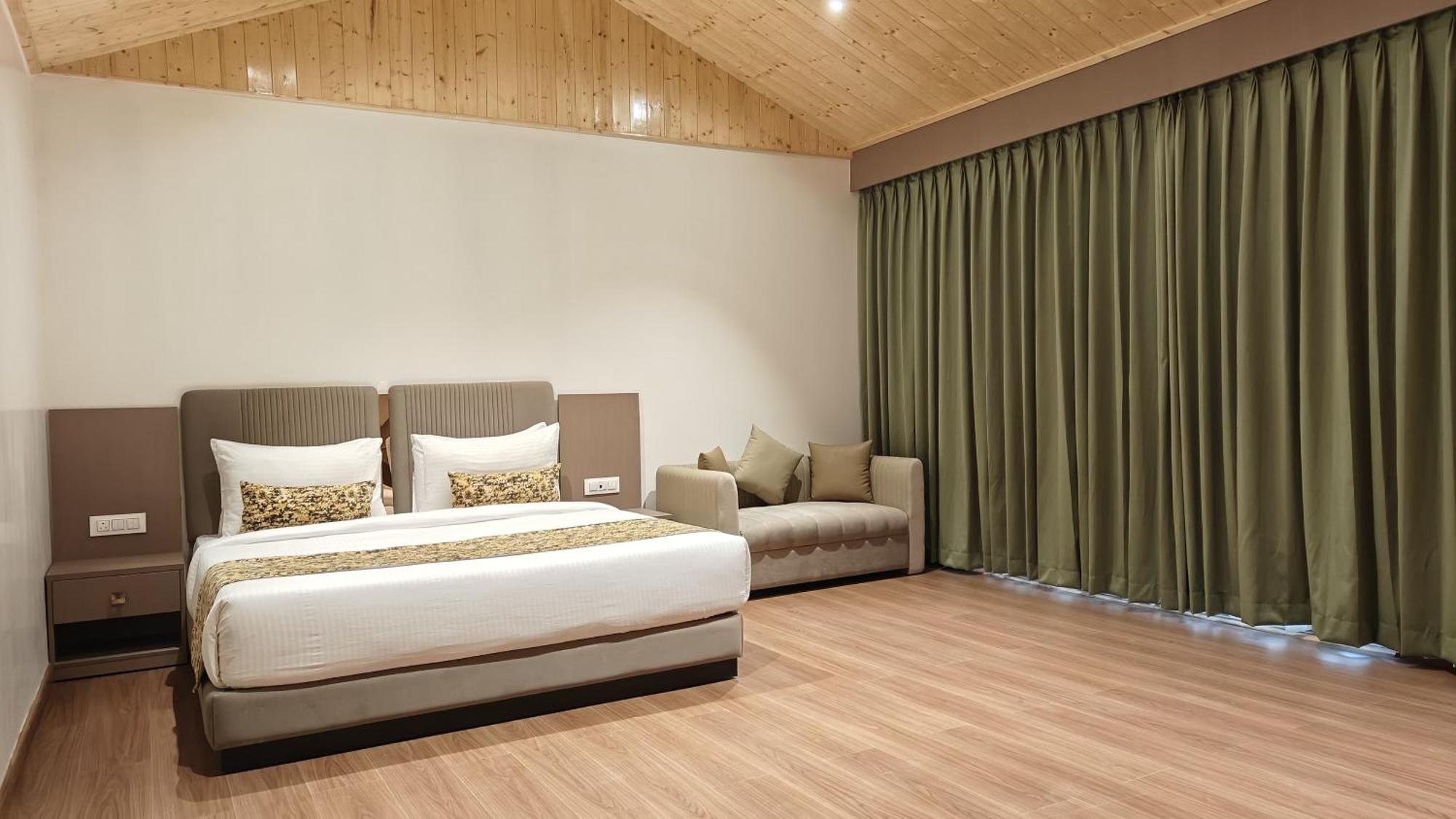 Yashshree Hotel