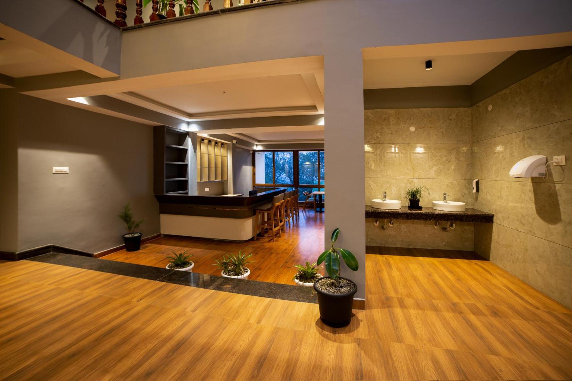 Yashshree Hotel 4*