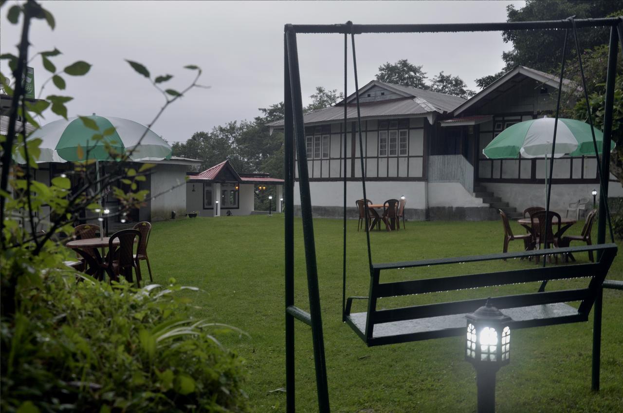 Resort Leaf Pelling