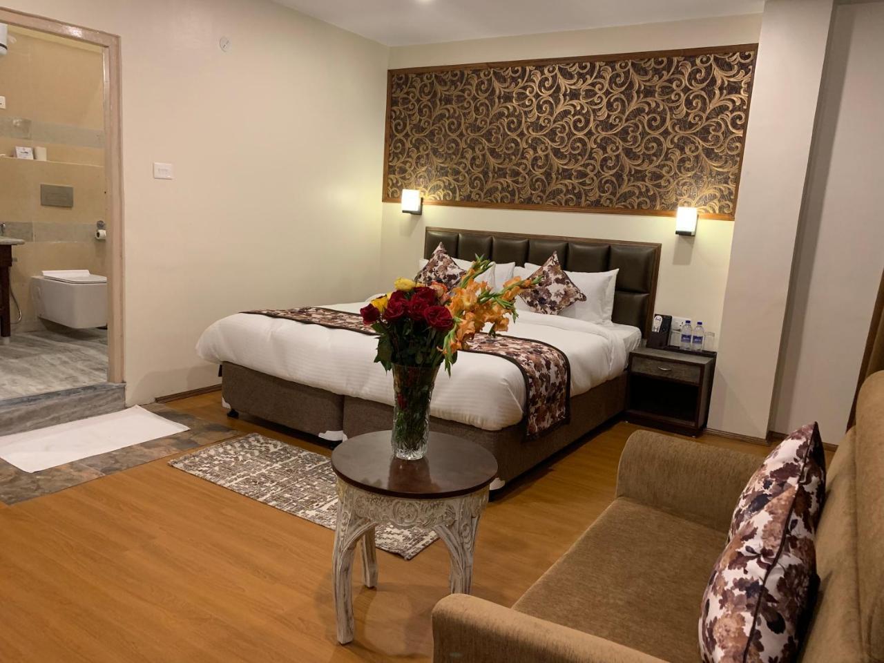 Hotel The Aryan Regency 4*