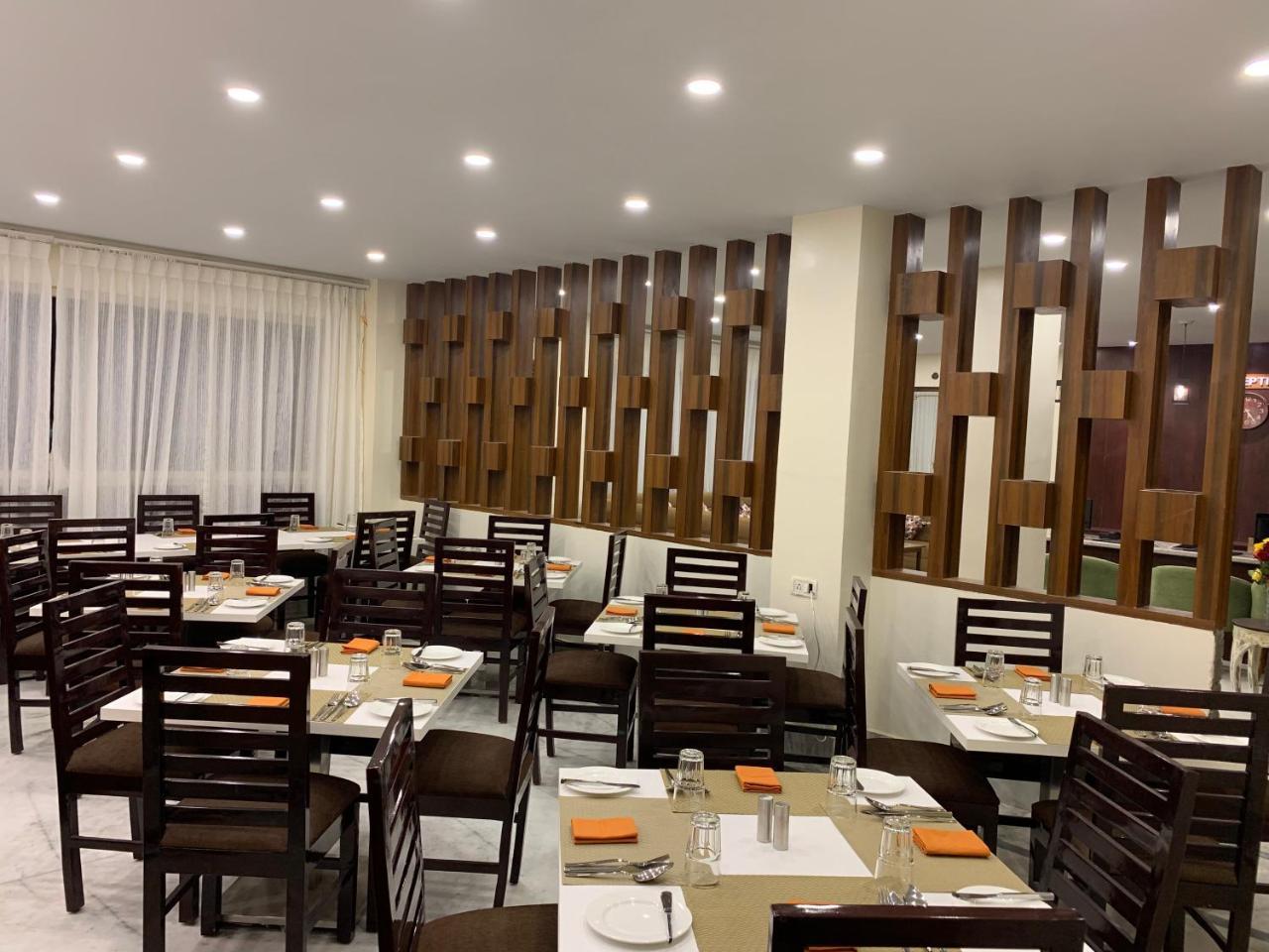 Hotel The Aryan Regency Pelling