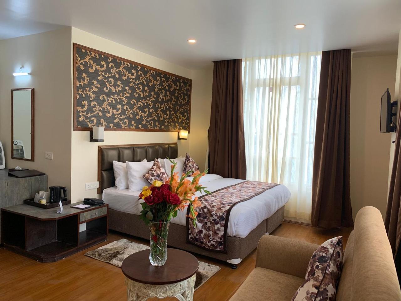 Hotel The Aryan Regency 4*