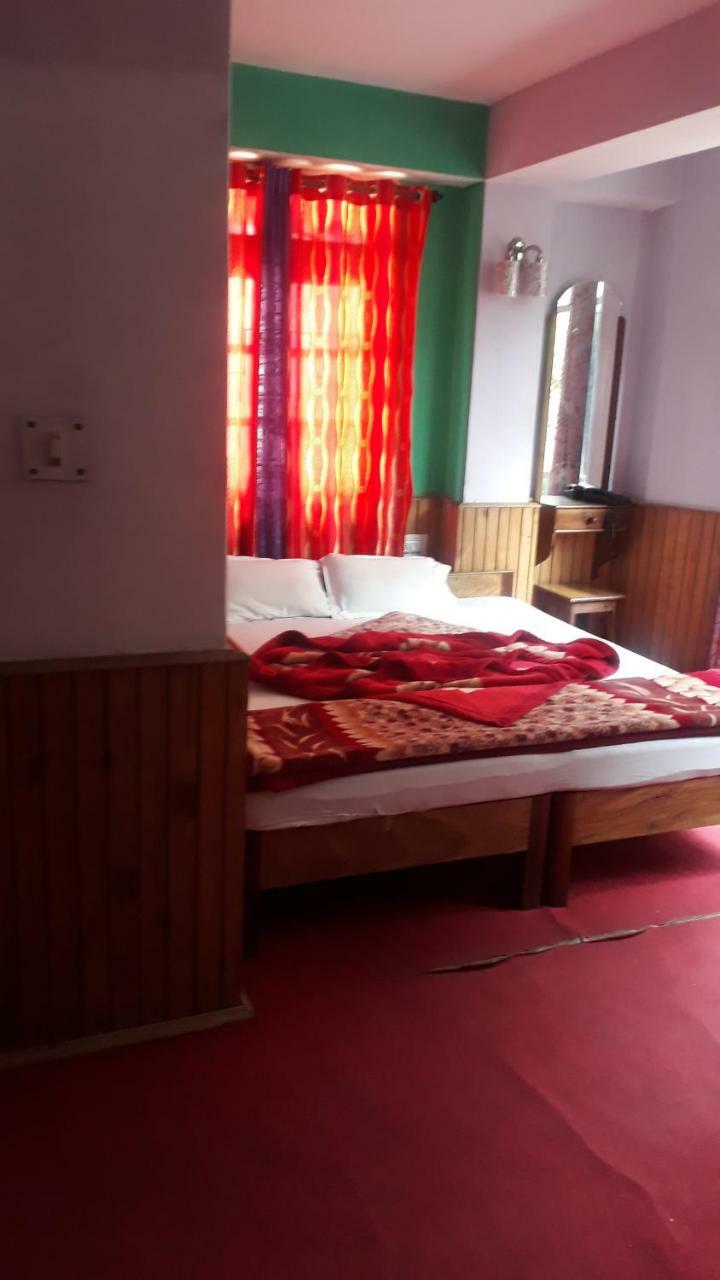 The Holiday 2* Pelling